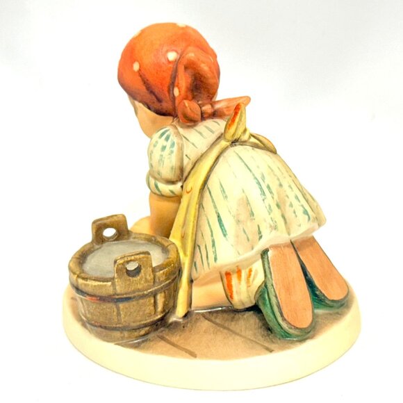 Goebel Hummel #363 Big Housecleaning - TMK5- West Germany (1970s) - Picture 8 of 12